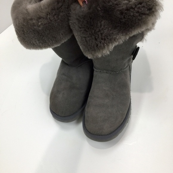 Uggs Bailey Button Triplet Boots in Grey Size 5 - Picture 8 of 15